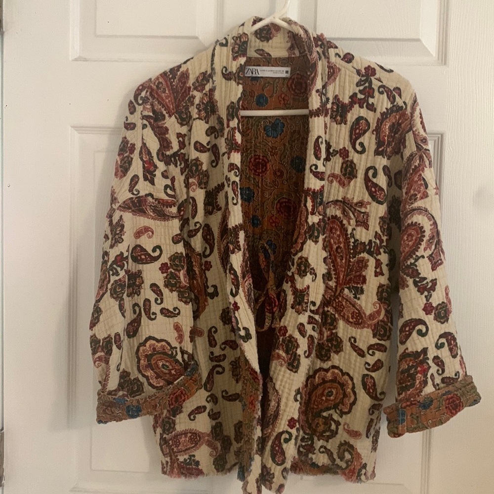 Beautiful Zara quilted jacket with tie!